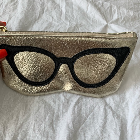 Gold glasses or pencil case - Picture 4 of 4
